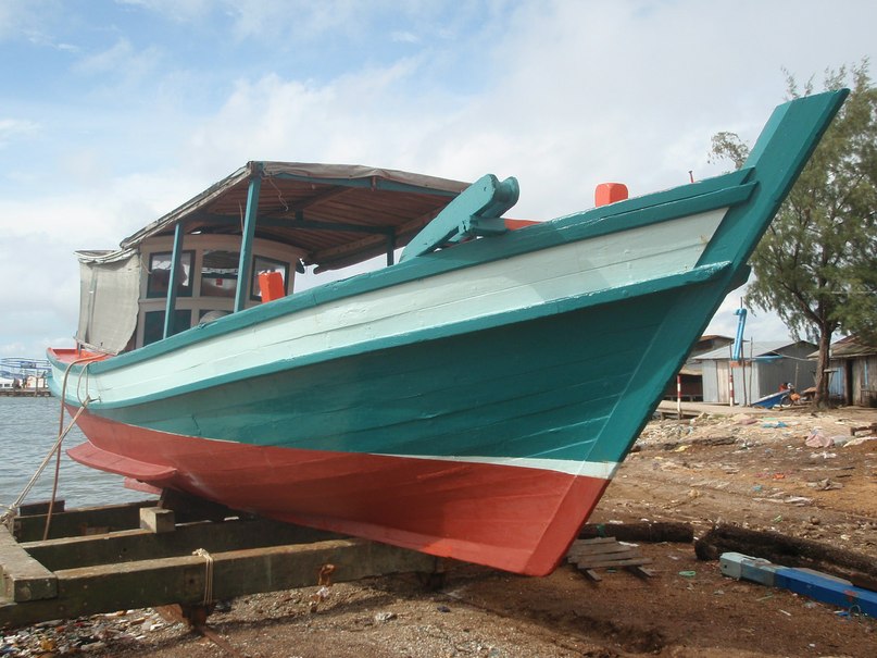 Купить лодку в Камбодже.